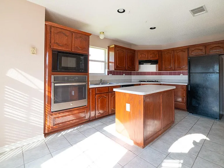 3404 Almond Ln — Photo 5