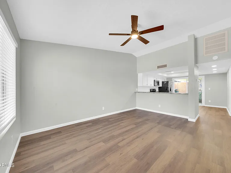 2845 E Tracy Ln #4 — Photo 4