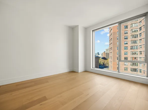 222 East Broadway image 4 of 8