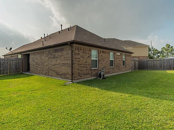 A good size backyard for kids and pets to enjoy. And 4 sides brick is easy maintenance!
