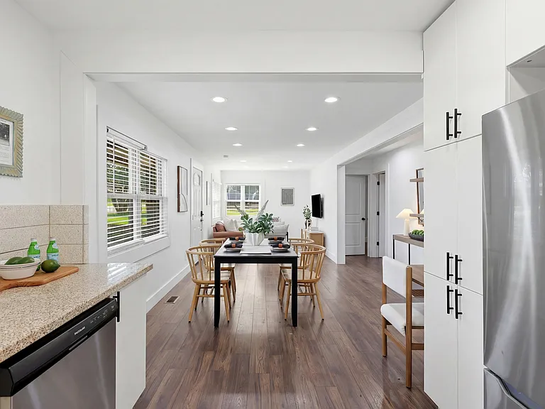 1642 Washington Ave — Photo 15