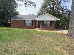 222 W Kenny Dr, Hinesville, GA 31313