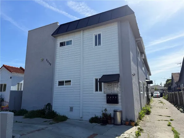 2530 Carmona Ave, Los Angeles, CA 90016