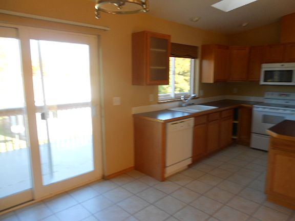2nd image of 709 12th Ave E