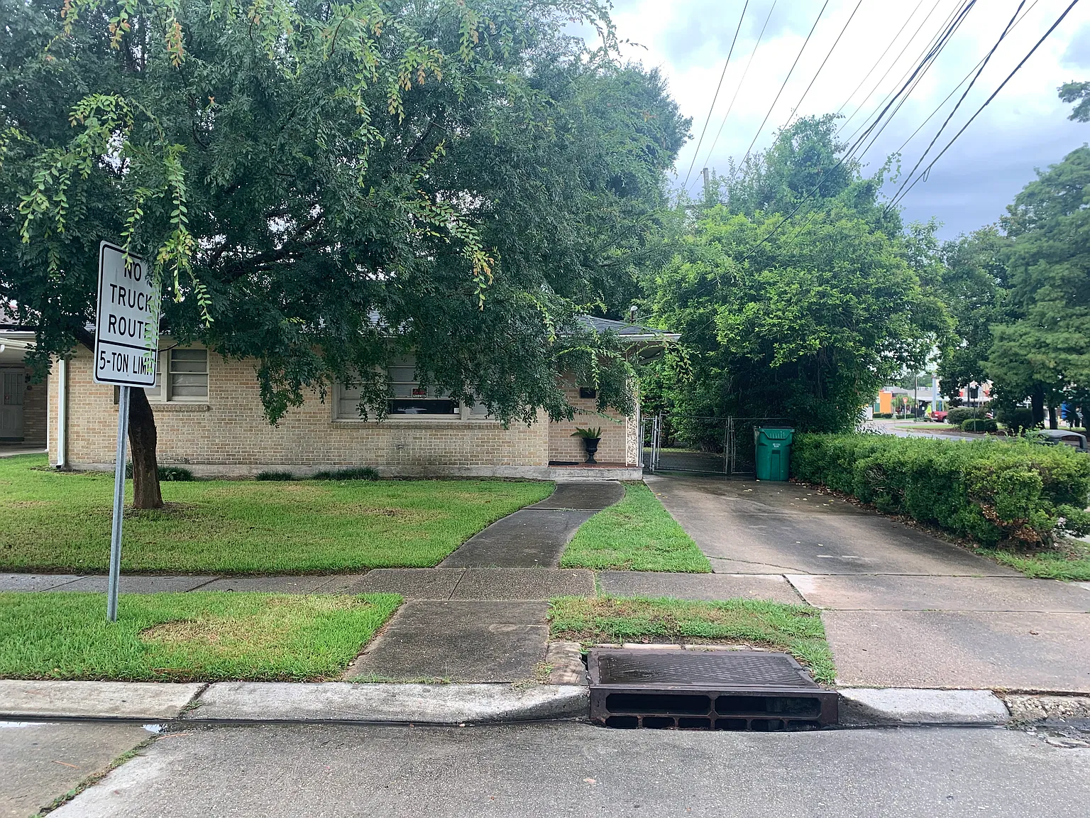 3 bed, 1.5 bath, 1160 sqft, $2,250 — Photo 2
