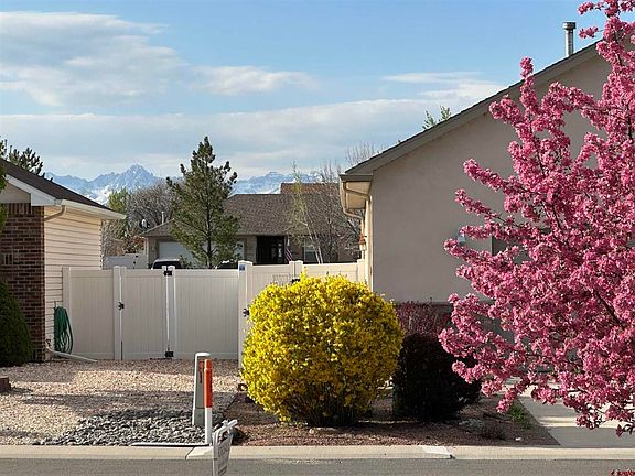 3rd image of 2817 Glen Oak Drive