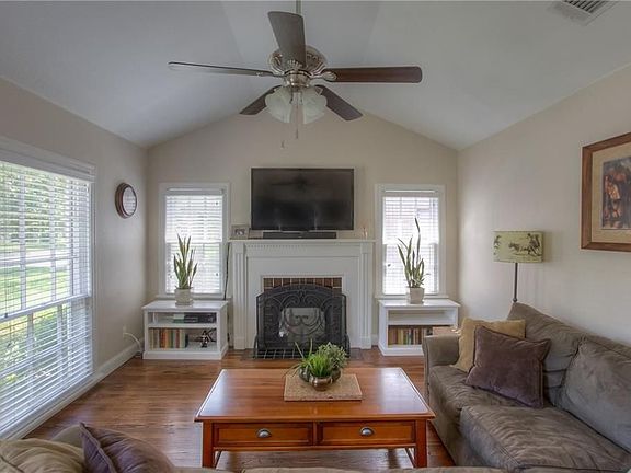 3rd image of 3929 El Campo Ave