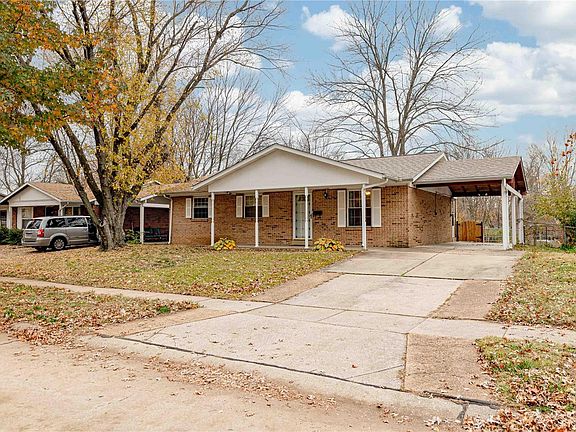 3rd image of 2116 Kingsford Dr