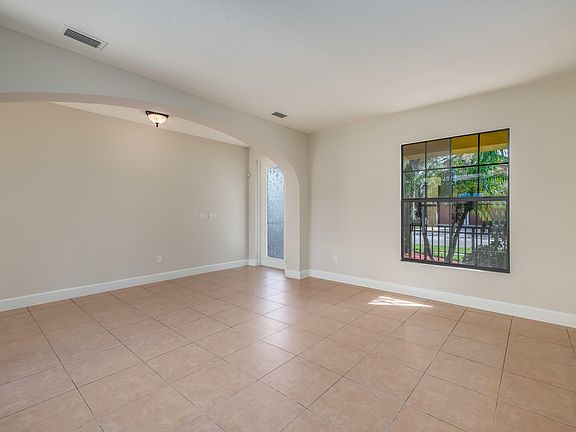 5th image of 2953 Glenridge Cir