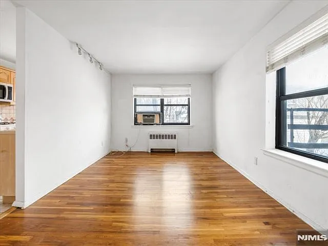 130 Orient Way — Photo 4