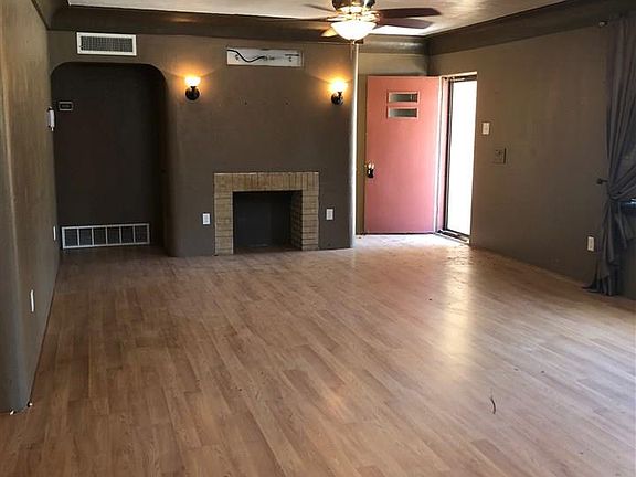 3rd image of 702 Elma Dr