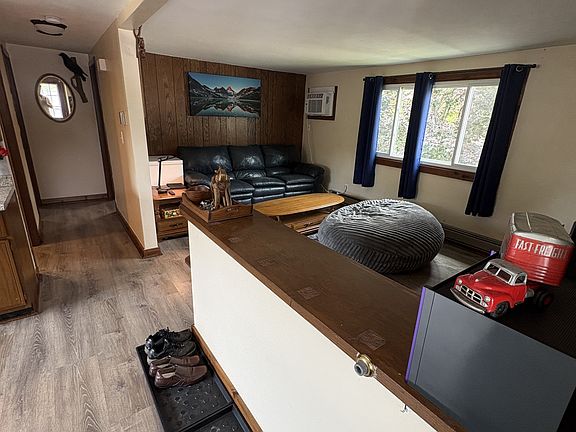 5th image of 161 Plummer Ave #1/2