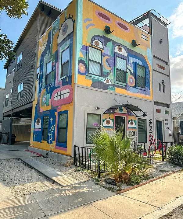811 Montana St #1301