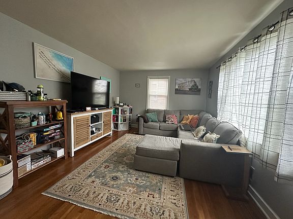 Living Room w/ New Designer Sherwin Williams Paint!