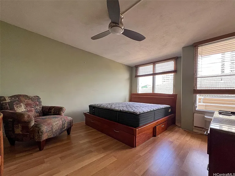 430 Kaiolu St #807 — Photo 16