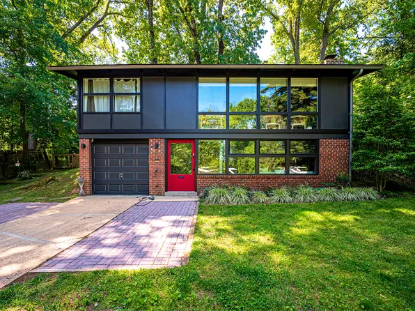 7703 Poplar Tree Ln, Falls Church, VA 22042