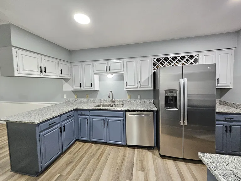 1124 Kathy Ln — Photo 1