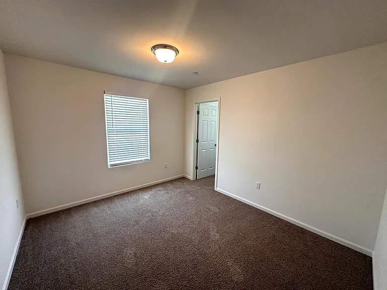 2893 N Schneider Ave — Photo 12