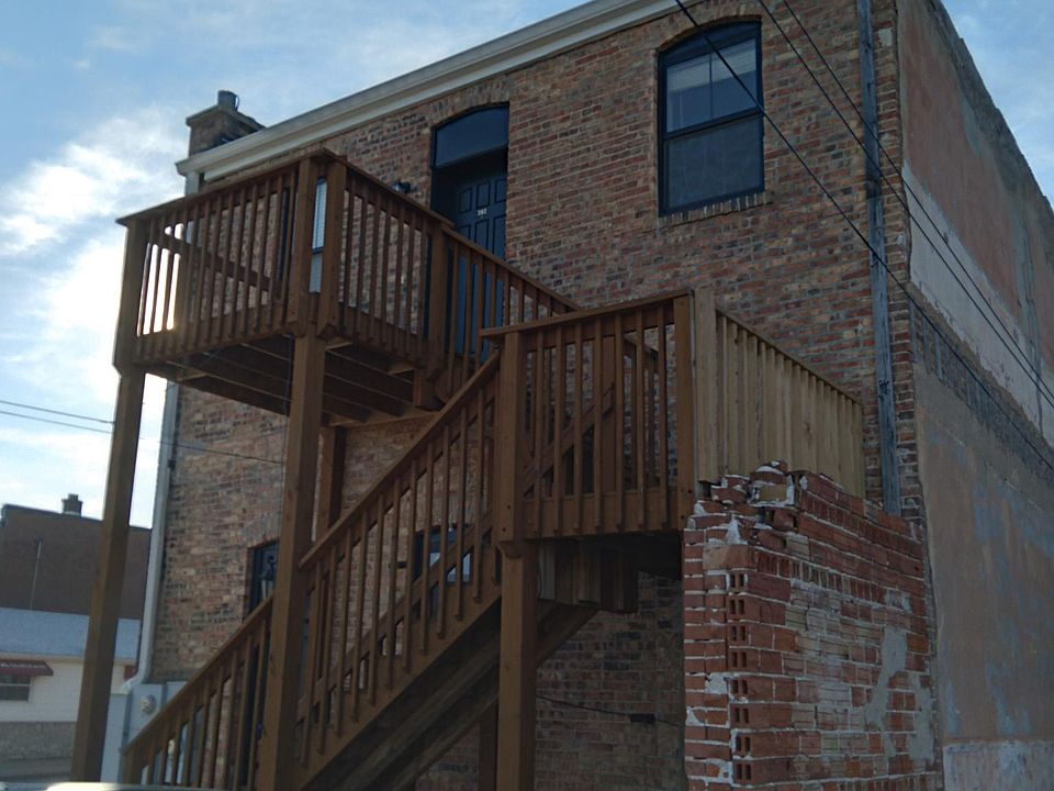 1st image of 825 1st Ave #202