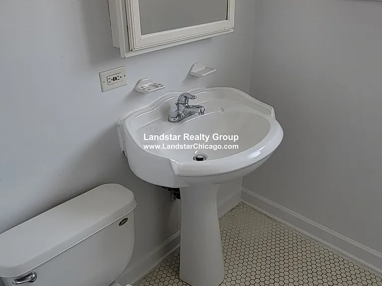 4457 N Maplewood Ave #2 — Photo 6