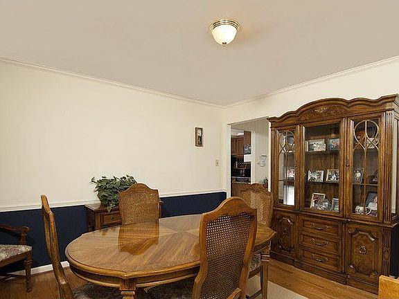 4th image of 9921 Barnsbury Ct