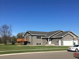 2505 12th Ave NE, Watertown, SD 57201