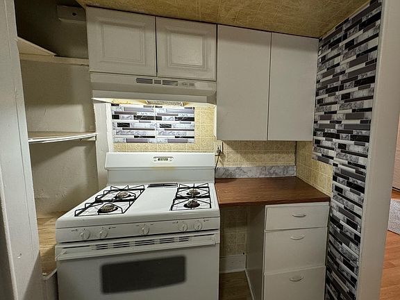 3rd image of 840-842 Watson St SW #840-2