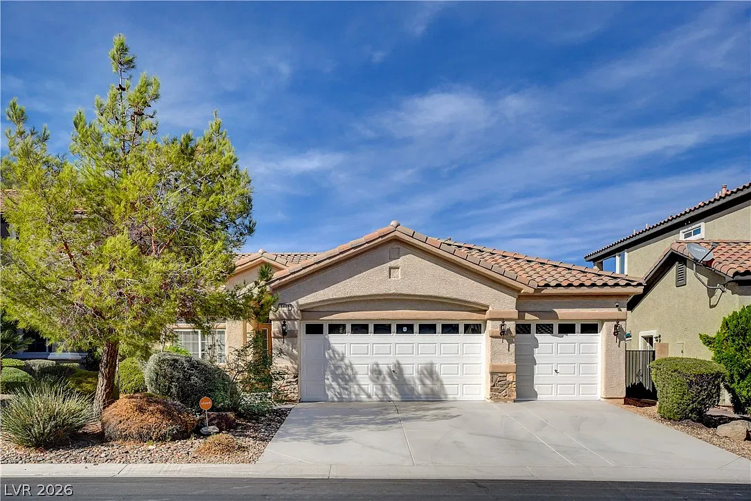 3 bed, 2.5 bath, 1805 sqft, $2,600 — Photo 1