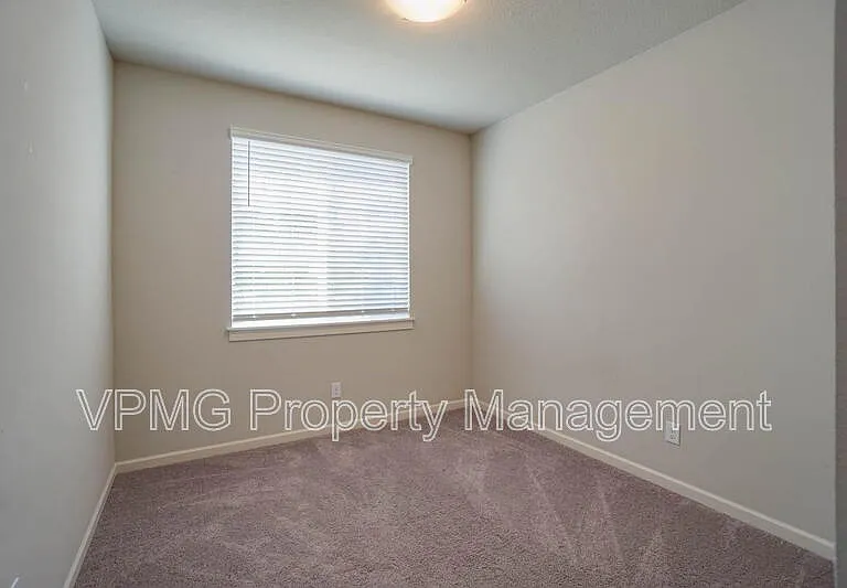 6301 N 89th Ave — Photo 9