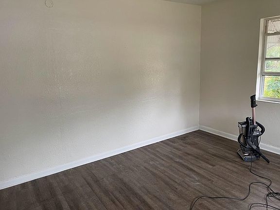 4th image of 1728 W 31st St