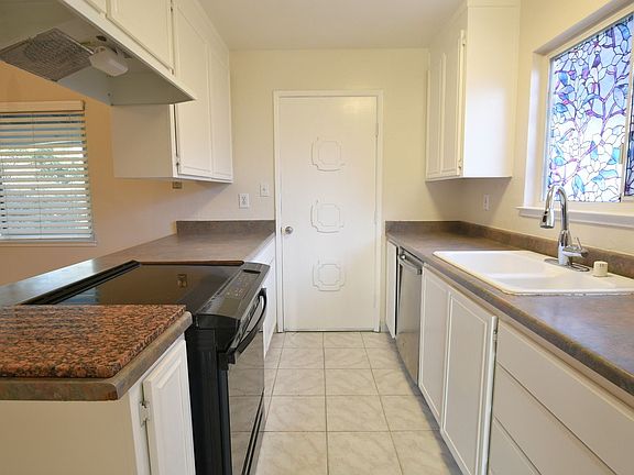 3rd image of 2958 Fallwood Ln
