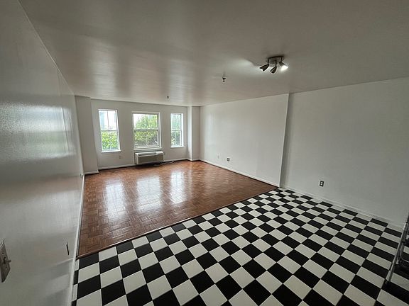 3rd image of 54 Polk St APT J-1