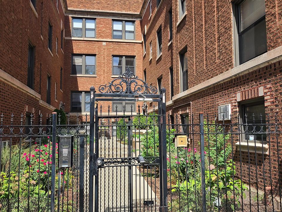 1st image of 824 W Cuyler Ave APT 324