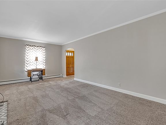 4th image of 818 California Ave