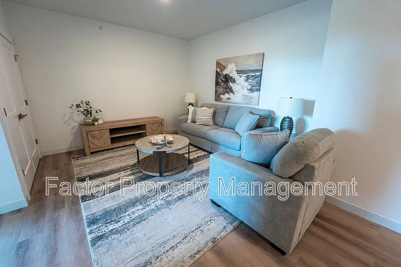 Studio, 120 sqft, $770 — Photo 3