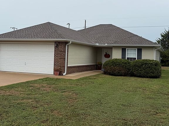 2nd image of 607 Persimmon St SW