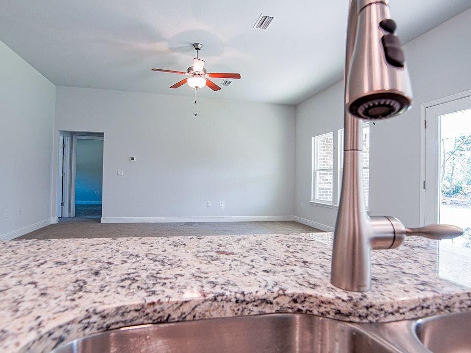2nd image of 1457 Promenade Loop