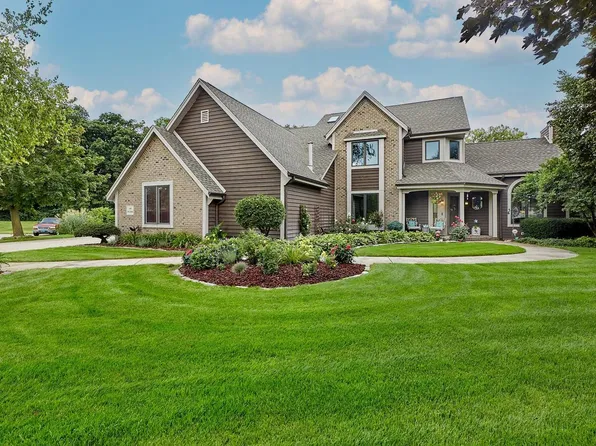 S46W25960 Shadow Ridge CIRCLE, Waukesha, WI 53189