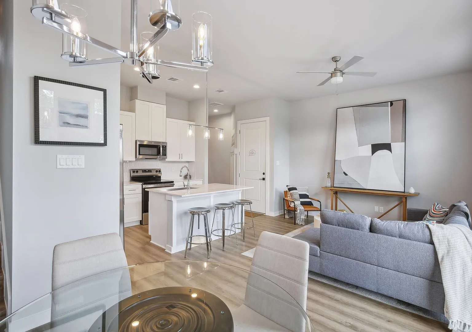 Retreat 3Beds | 2.5Baths — Photo 2