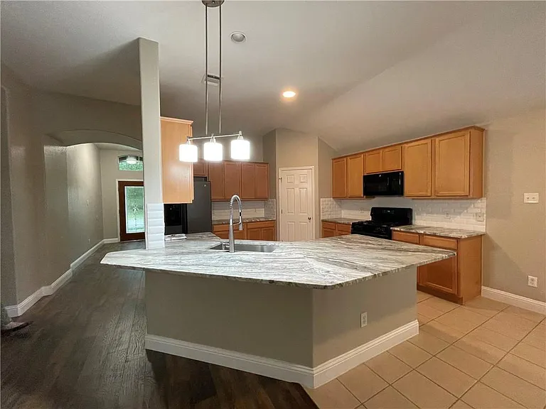 18512 Sandy Bottom Dr — Photo 5