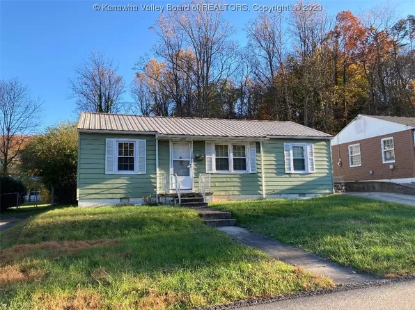 1110 Village Dr, South Charleston, WV 25309