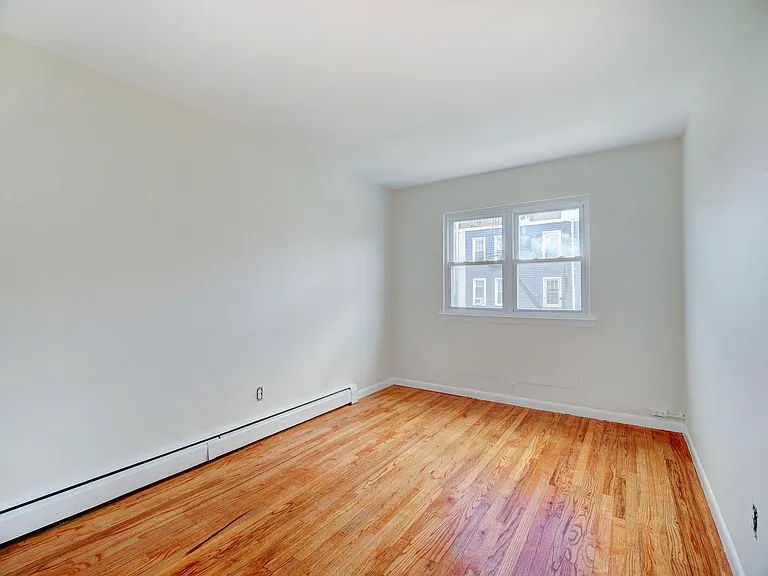 404 46th St #3 — Photo 11
