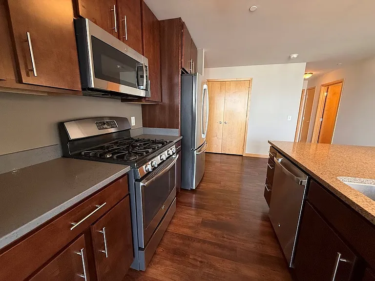 Venture Luxury High Rise — Photo 63