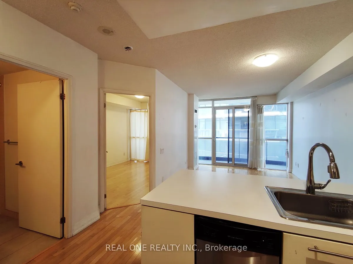 Building Photo - 25 Carlton St #2606