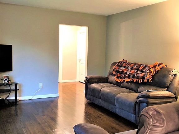 4th image of 4008 Stratford Ave