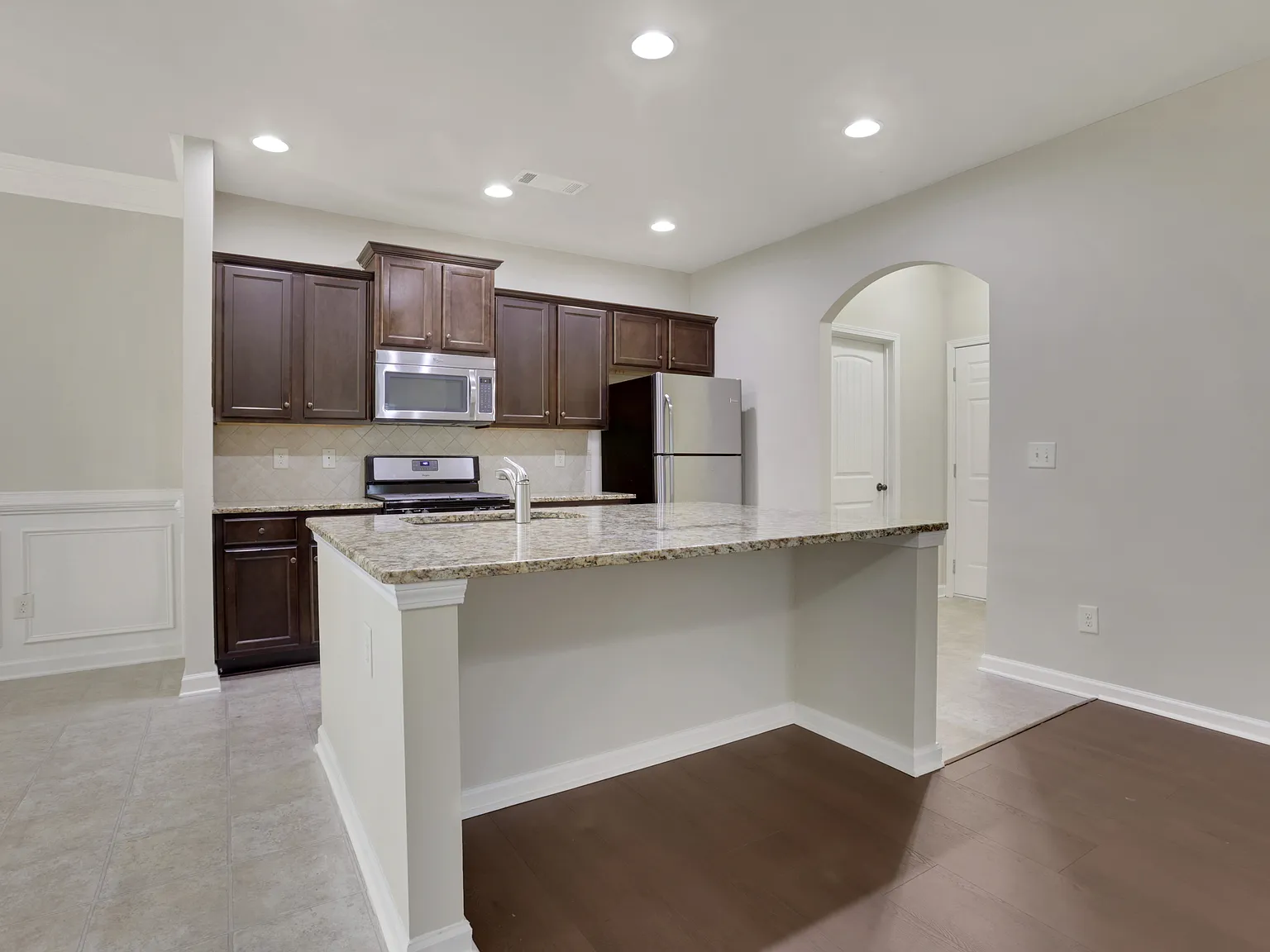 3 bed, 2.5 bath, 2114 sqft, $2,250 — Photo 2