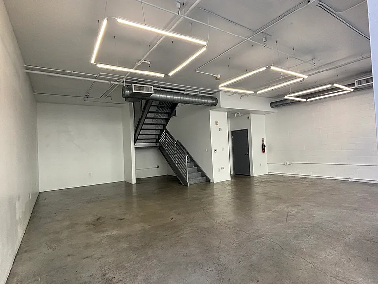 285 W 6th St #104 — Photo 2