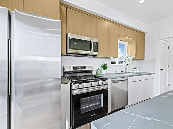 4th image of 520 N Saint Andrews Pl #522