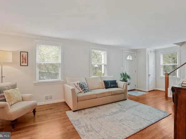 867 N Lebanon St, Arlington, VA 22205