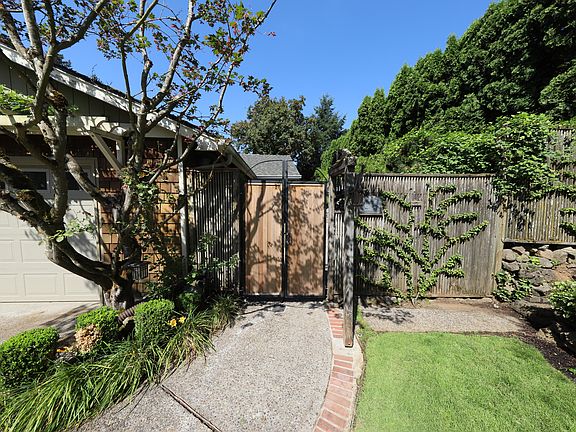 4th image of 10206 SE 12th St